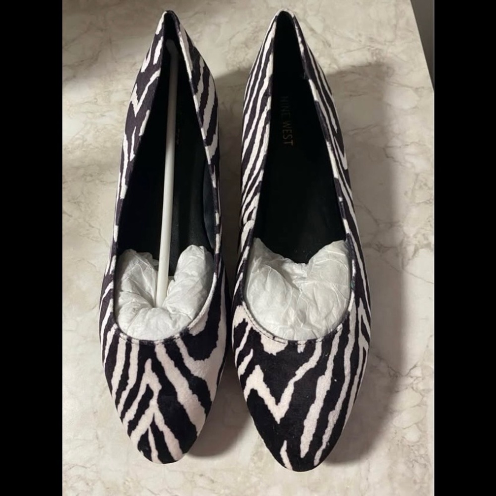 Brand New Nine West Black and White Zebra Print Flats Size 9M